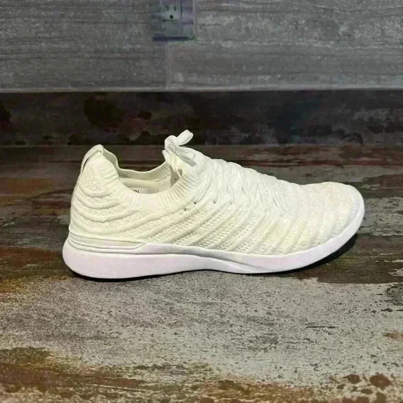 Athletic Propulsion Labs White Tennis Shoe Women’s 9.5 US Like New - Picture 1 of 4